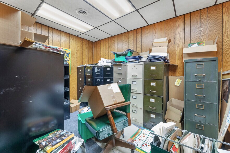 More Photos Of 14924 Beloit Snodes Rd, Beloit Manufacturing For Lease