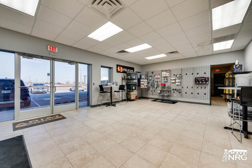 More Photos Of 10001 Lindberg Dr, Midland Warehouse For Lease