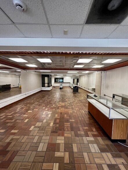 More Photos Of 115 Wyoming Ave, Scranton Convenience Store For Lease