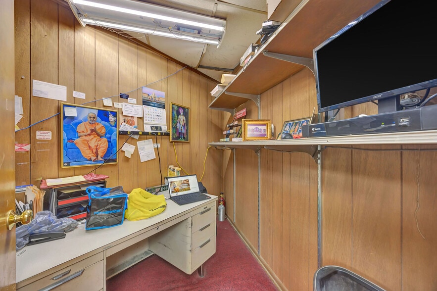 More Photos Of 100 S Brookville Pike, West College Corner Freestanding For Sale