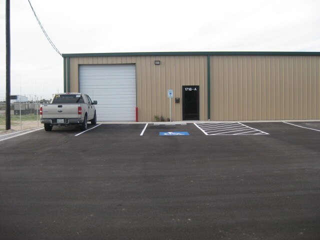 More Photos Of 1718 N Closner Blvd, Edinburg Warehouse For Lease