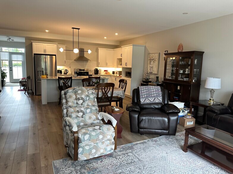 More Photos Of 1115 Millwood Av, Brockville Apartments For Sale