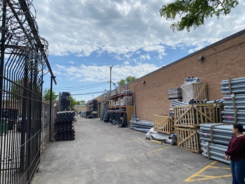 More Photos Of 263 N Oakley Blvd, Chicago Warehouse For Sale