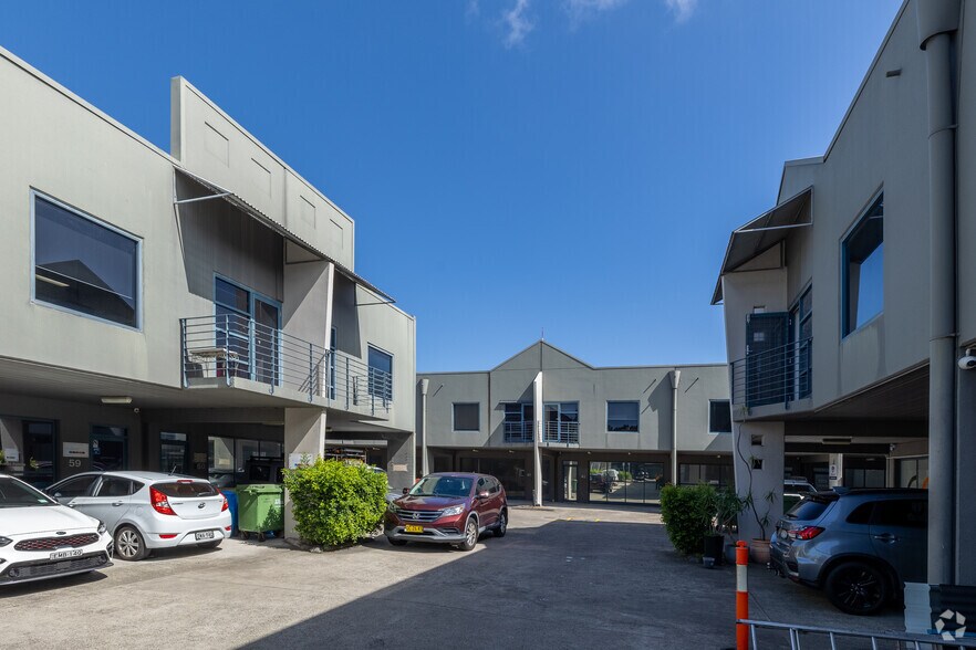 More Photos Of 45-51 Huntley St, Alexandria Flex For Lease