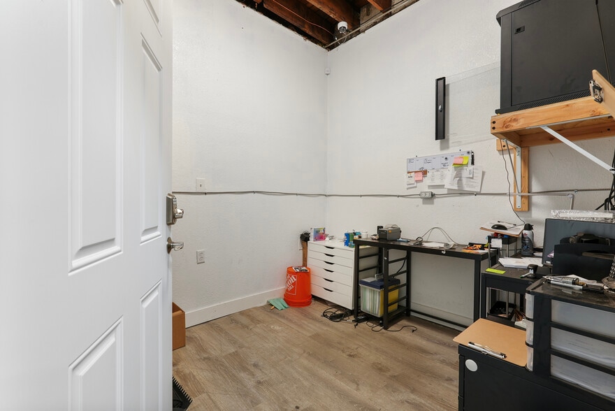 More Photos Of 7050 Martin Luther King Jr Blvd, Portland Freestanding For Lease