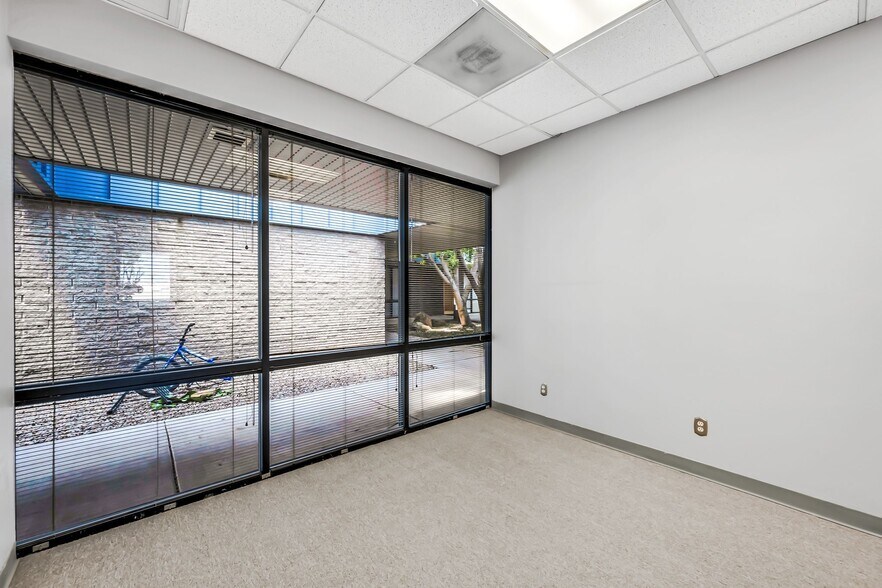 More Photos Of 145 E University Dr, Mesa Office For Lease