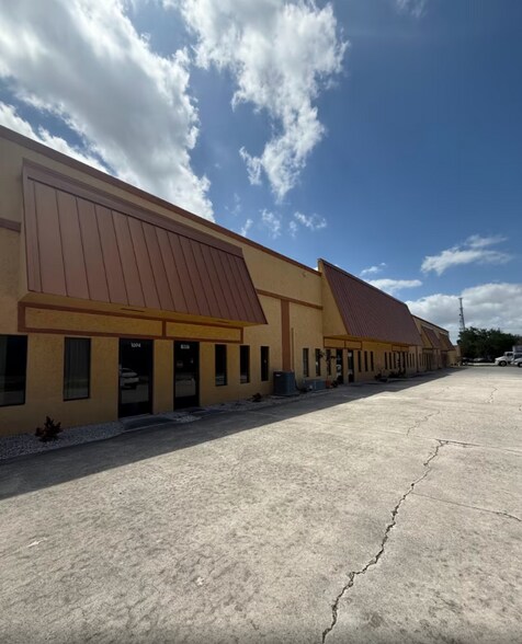 More Photos Of 1624 SE Village Green Dr, Port Saint Lucie Warehouse For Lease