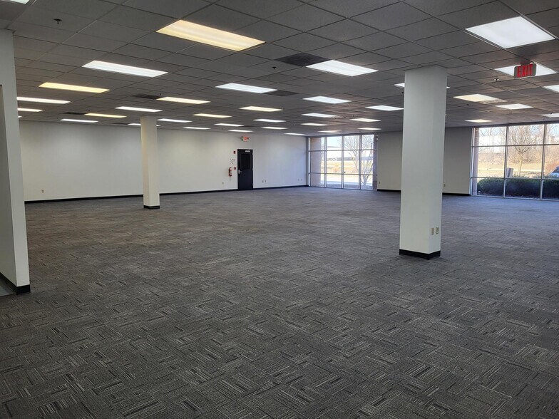 More Photos Of 19695 Commerce Pky, Middleburg Heights Distribution For Lease