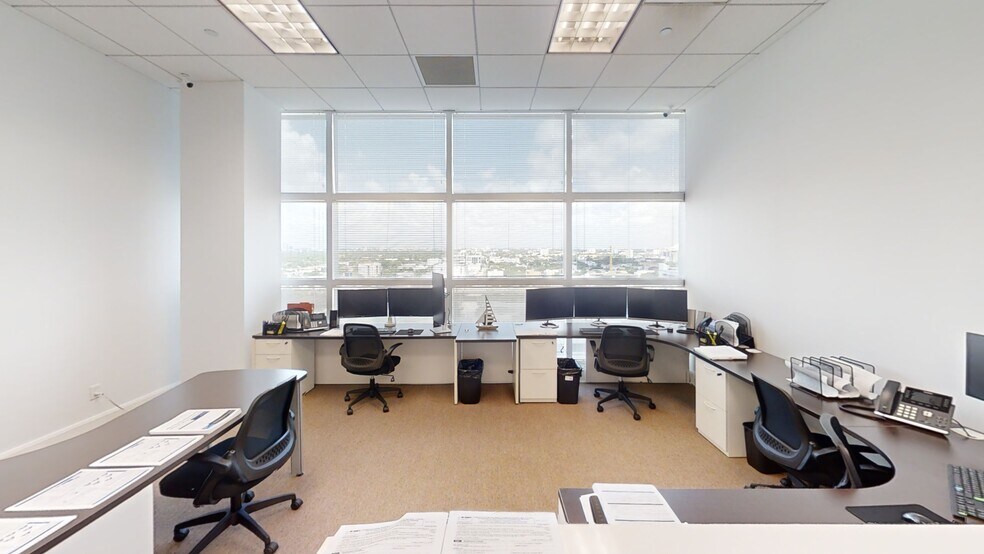 More Photos Of 175 SW 7th St, Miami Medical For Lease