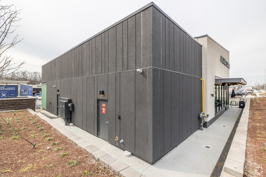 More Photos Of 8361 Leesburg Pike, Vienna Fast Food For Sale