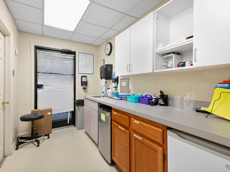 More Photos Of 1998 Hendersonville Rd, Asheville Medical For Lease