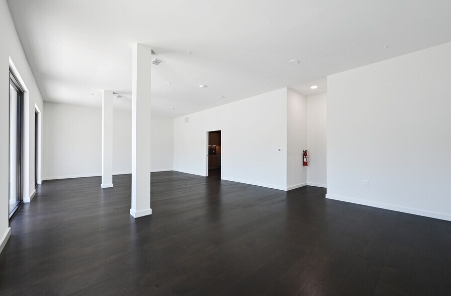 More Photos Of 2209 S First St, Austin Apartments For Sale