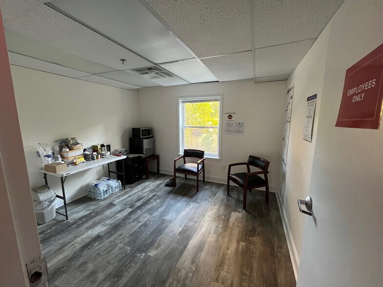 More Photos Of 630 Turnpike St, North Andover Office For Lease