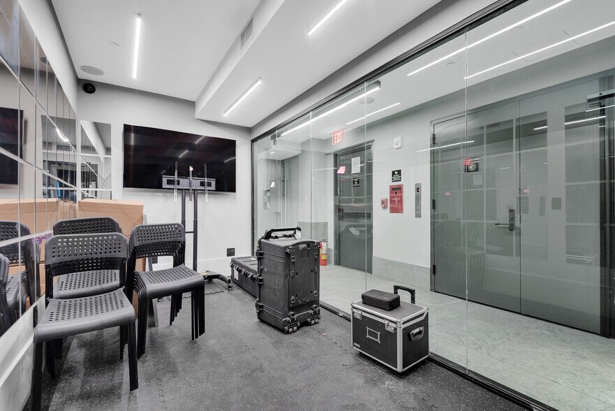 More Photos Of 32 W 39th St, New York Loft Creative Space For Lease