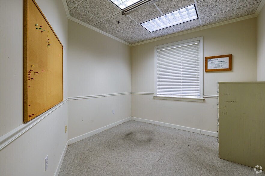 More Photos Of 3811 Kimwell Dr, Winston-Salem Warehouse For Sale