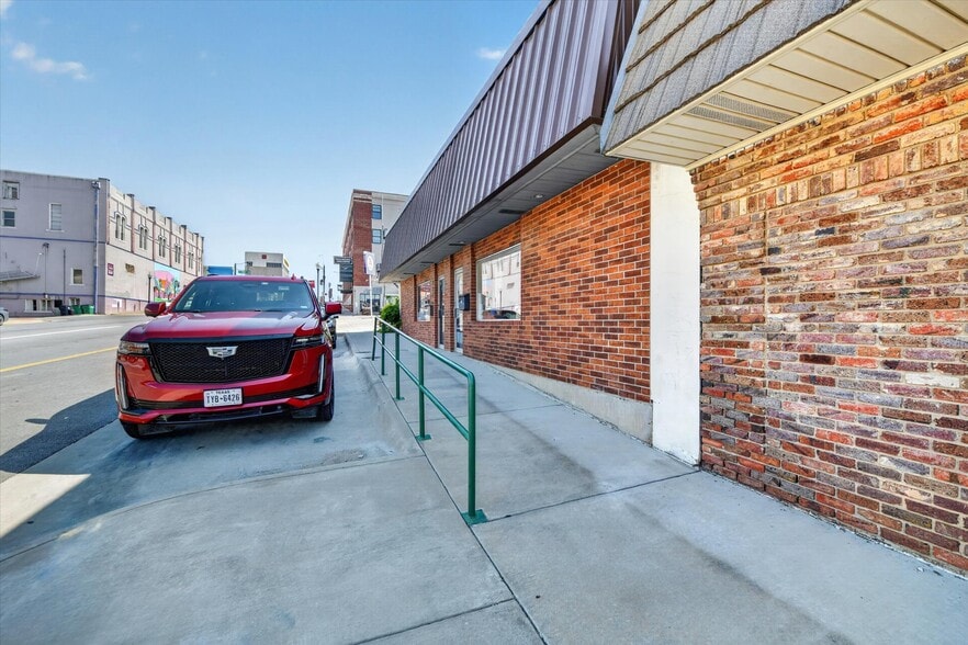 More Photos Of 221-223 N Locust St, Denton Office For Sale