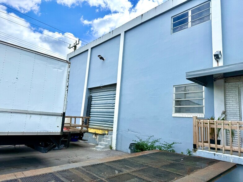 More Photos Of 8000 NW 56th St, Miami Warehouse For Lease