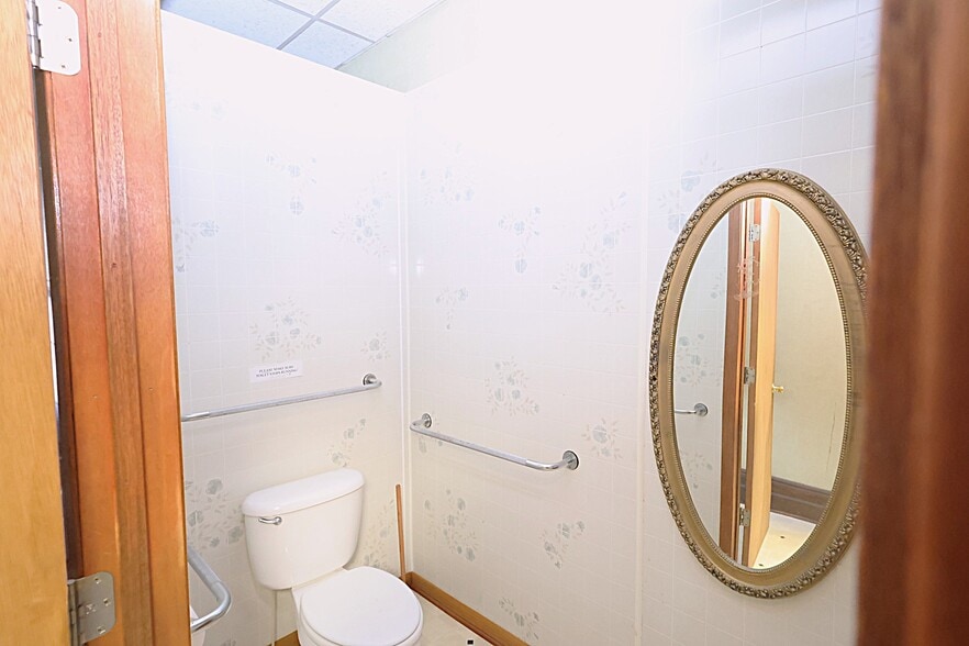 More Photos Of 220 Main St E, Ashland Office For Sale