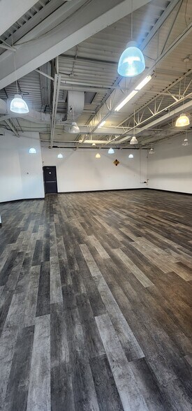 More Photos Of 1390 Walker Rd, Windsor Storefront For Lease