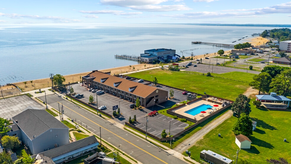More Photos Of 30 Colonial Ave, Colonial Beach Hotel For Sale