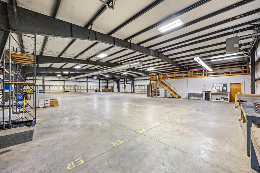 More Photos Of 80 Davis Pky, Clyde Warehouse For Sale