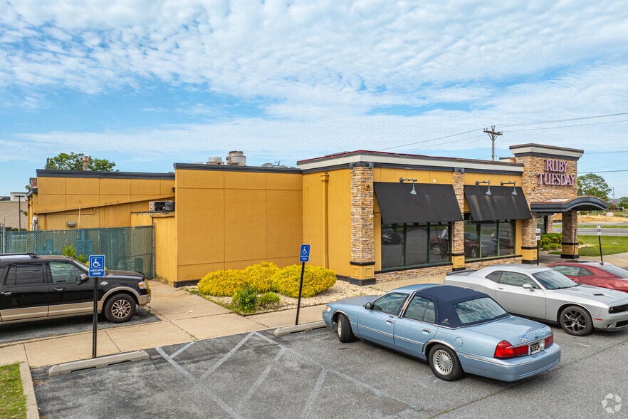 More Photos Of 945 N Dupont Blvd, Milford Restaurant For Lease