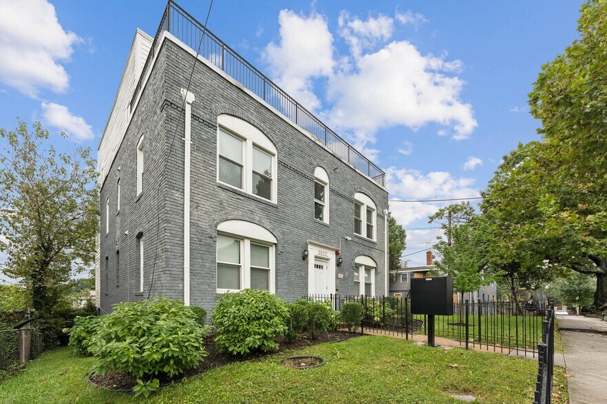 More Photos Of 2822 28th St SE, Washington Apartments For Sale