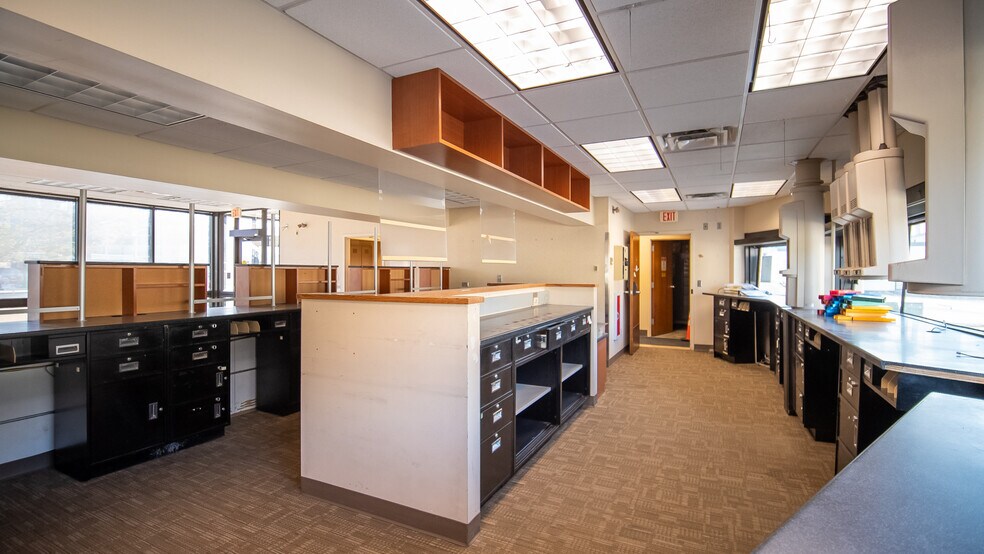 More Photos Of 209 E Center St, Rochester Bank For Lease