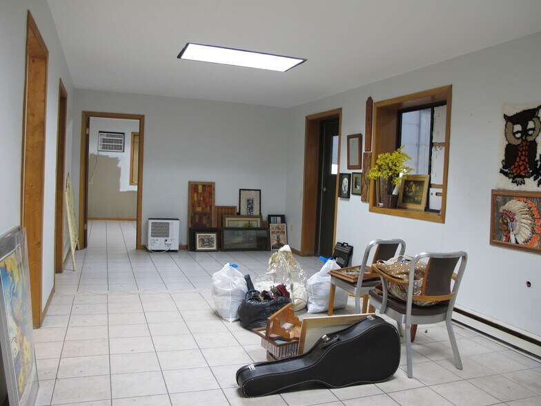 More Photos Of 713 E Main St, Waukon Manufacturing For Sale