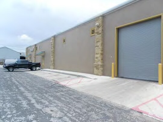 More Photos Of 302 Casa Blanca St, San Antonio Warehouse For Sale