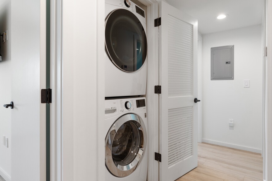 More Photos Of 1035 N Serrano Ave, Los Angeles Apartments For Sale