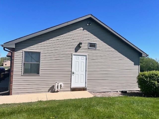 More Photos Of 601 E Clark St, Brandon Medical For Sale