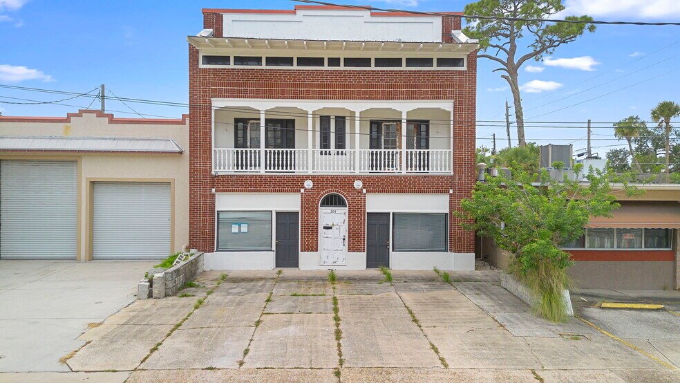 More Photos Of 204 Magnolia St, New Smyrna Beach Restaurant For Sale