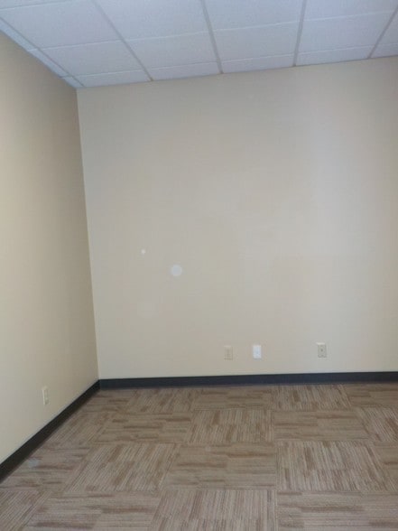 More Photos Of 3700 N 10th St, McAllen Office For Lease