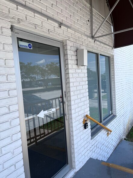 More Photos Of 3032-3090 44th Ave N, Saint Petersburg Warehouse For Lease