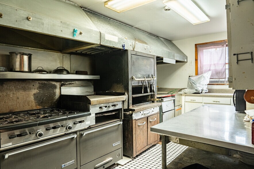 More Photos Of 200 Oriskany Blvd, Whitesboro General Retail For Sale
