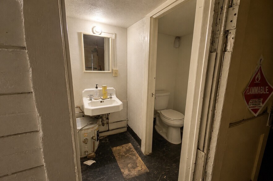 More Photos Of 309 Prendergast Ave, Jamestown Flex For Sale