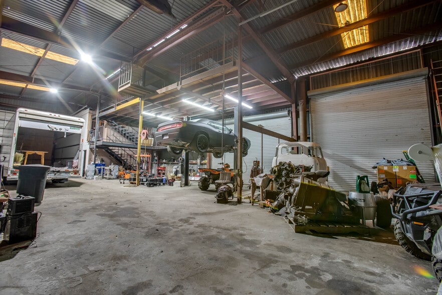 More Photos Of 113 Pin Oak Dr, Highlands Contractor Storage Yard For Sale