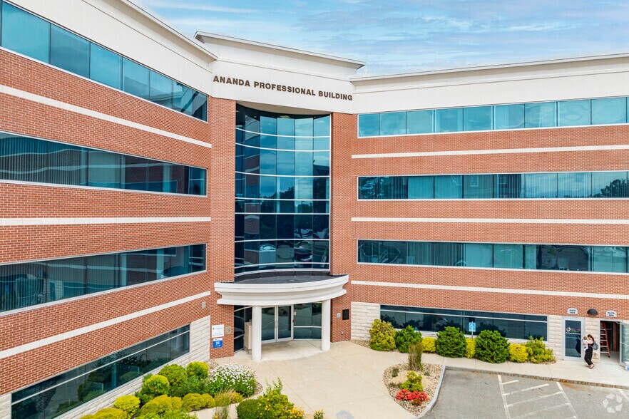 More Photos Of 25 Pelham Rd, Salem Office For Lease