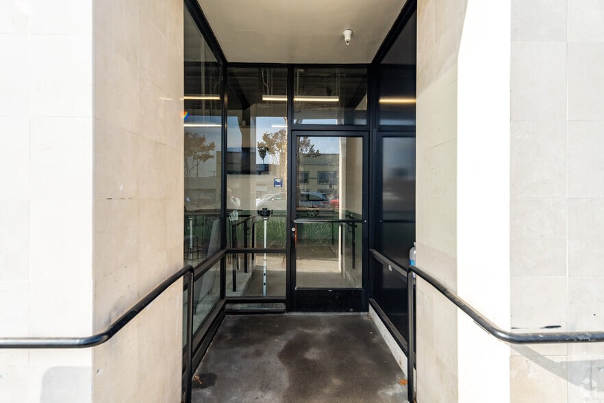 More Photos Of 16711-16725 Hawthorne Blvd, Lawndale Unknown For Lease