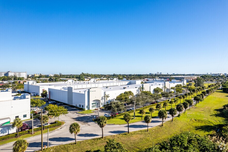 More Photos Of 3860-3890 Pembroke Rd, Hollywood Warehouse For Lease