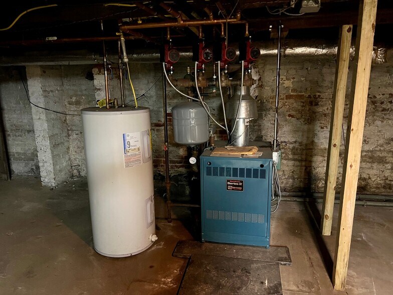 More Photos Of 91 Green St, Huntington Office Residential For Sale