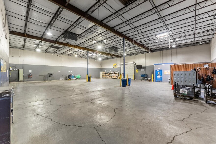 More Photos Of 11211 Pellicano Dr, El Paso Flex For Sale