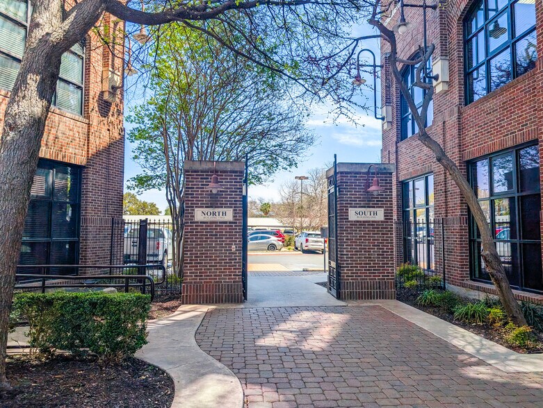 More Photos Of 2632 Broadway St, San Antonio Office Residential For Lease