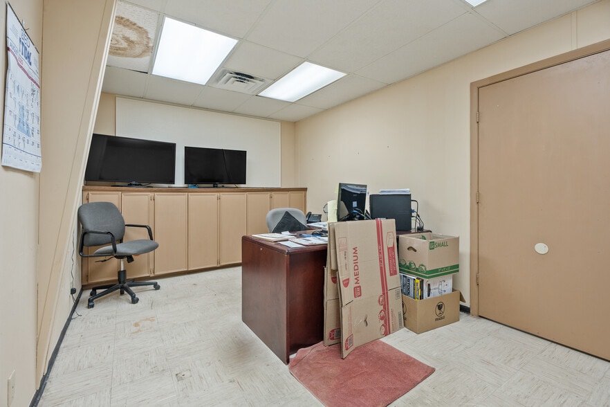 More Photos Of 915 Orange St, La Marque Office For Sale