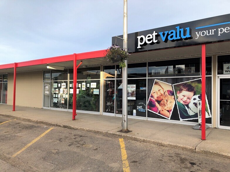 More Photos Of 5015 50 St, Ponoka Storefront For Lease