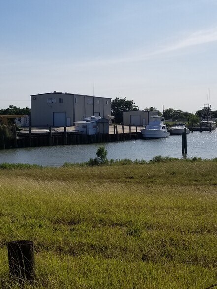 More Photos Of 300 E Brazos St, Freeport Warehouse For Sale