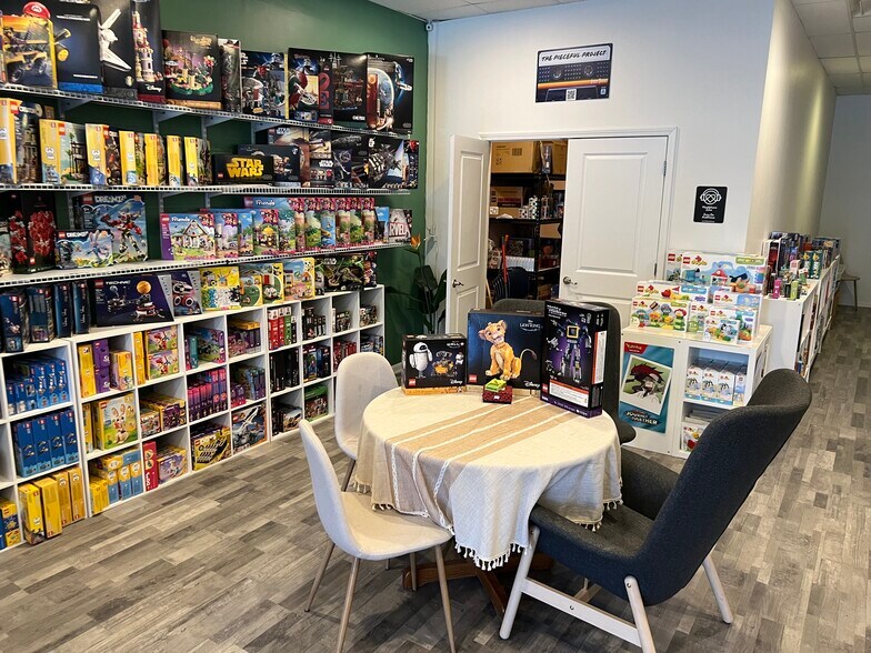 More Photos Of 1118 N Green St, McHenry Apartments For Lease