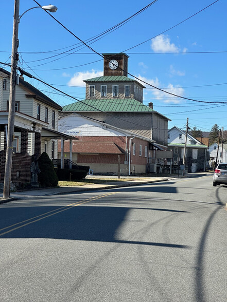 Primary Photo Of 114 E Chestnut St, Bechtelsville Warehouse For Sale