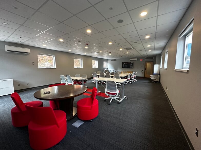 More Photos Of 553 Roosevelt Hwy, Colchester Office For Sale